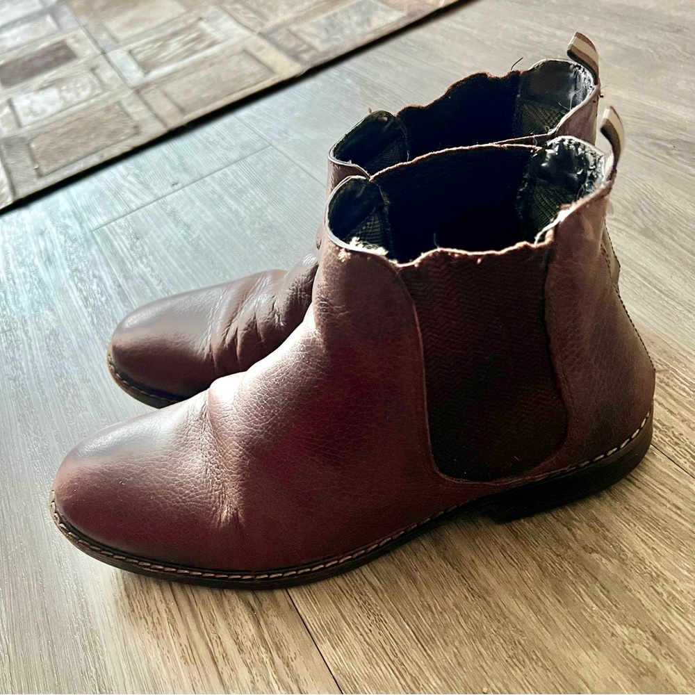 CROWN VINTAGE Elegant dark brown Leather Chelsea boots